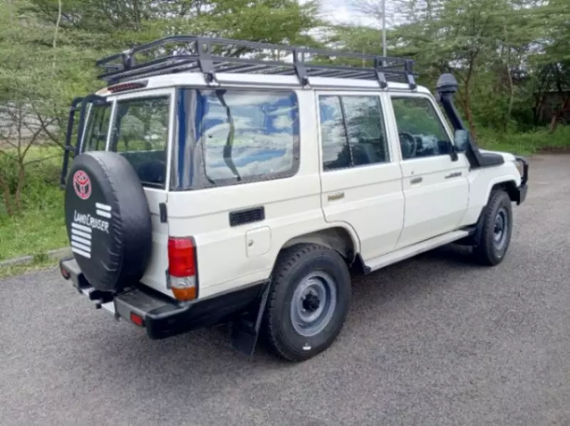 Toyota Landcruiser 76   - 2019
