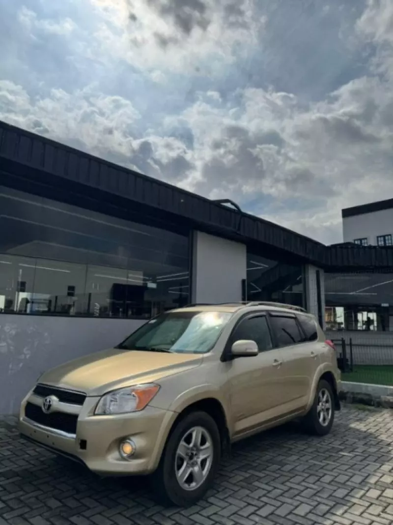 Toyota RAV 4   - 2010