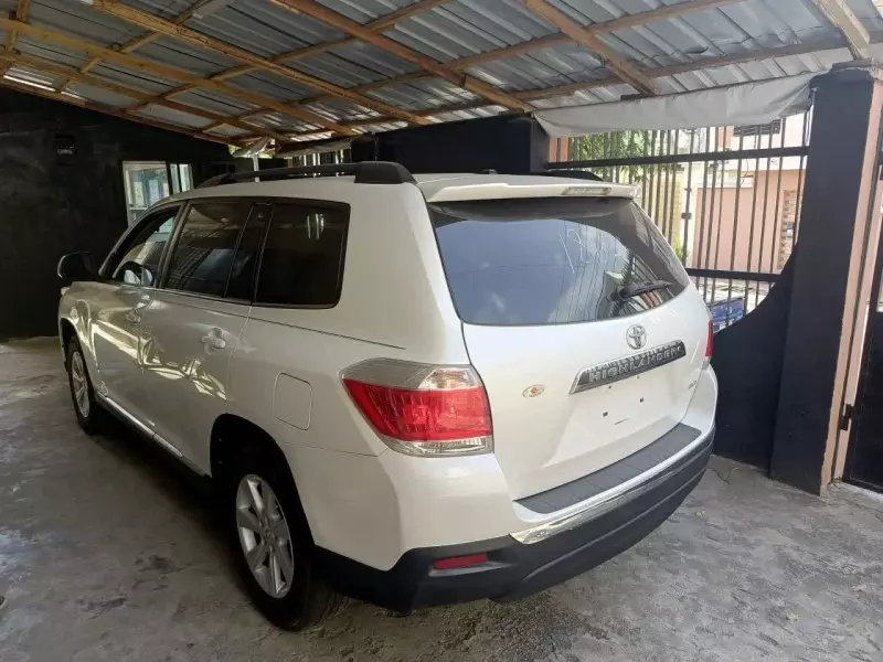Toyota Highlander   - 2011