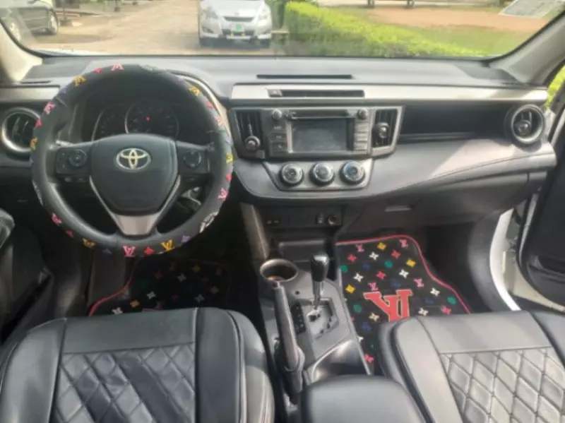 Toyota Rav4   - 2015