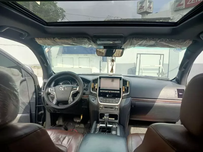 Toyota  Land Cruiser VXR V8   - 2016