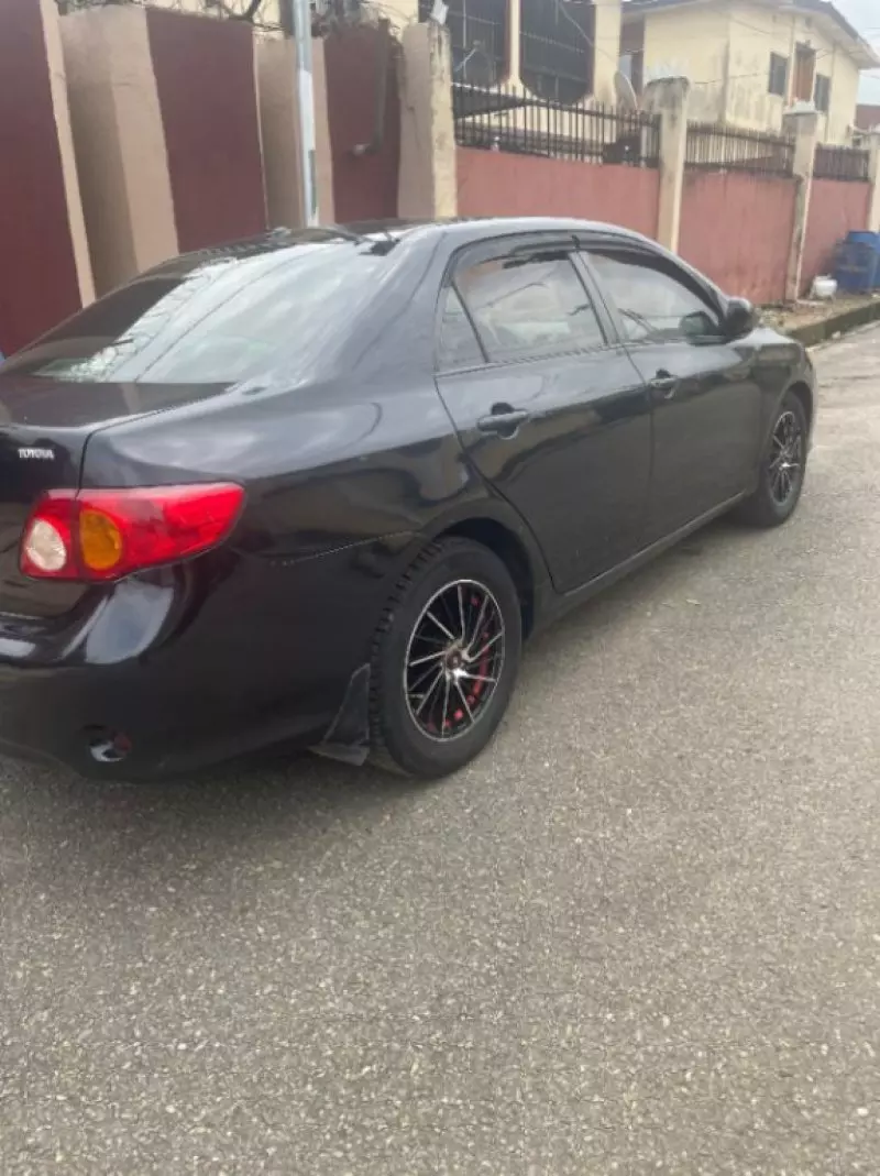 Toyota Corolla   - 2009