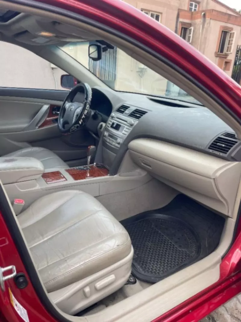 Toyota Camry   - 2010