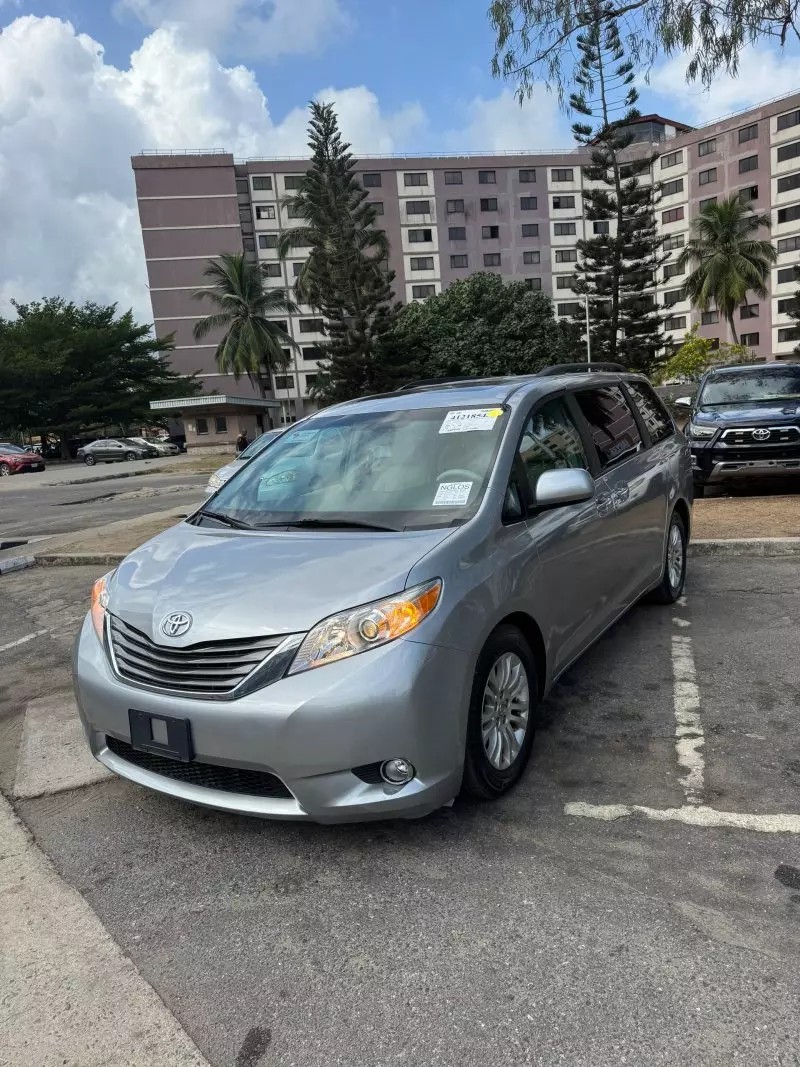 Toyota Sienna   - 2013