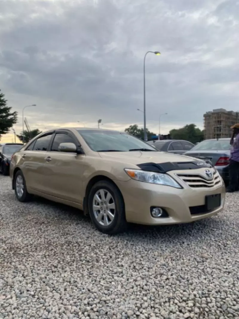 Toyota Camry   - 2011