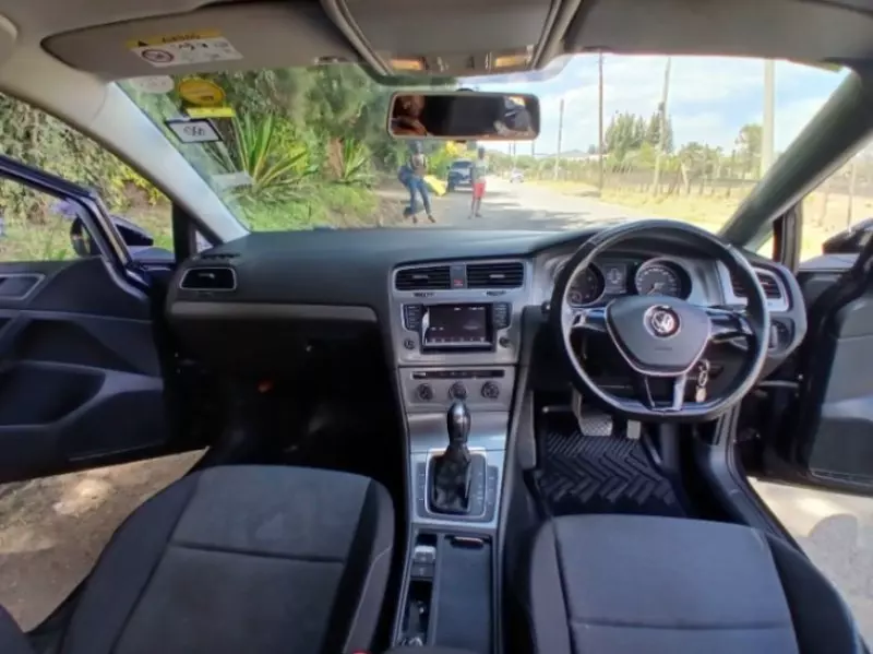 Volkswagen Golf   - 2013