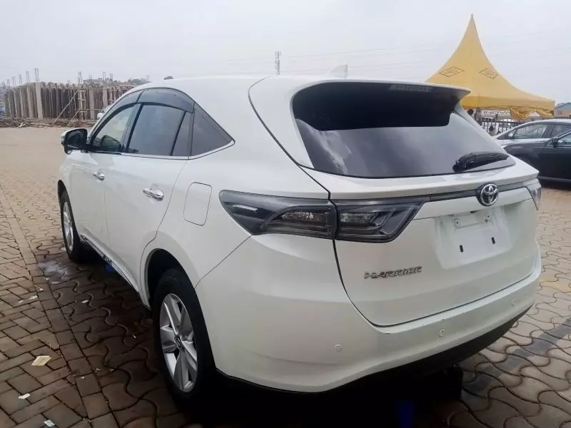 Toyota Harrier   - 2016