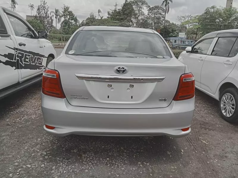Toyota Axio hybrid    - 2017