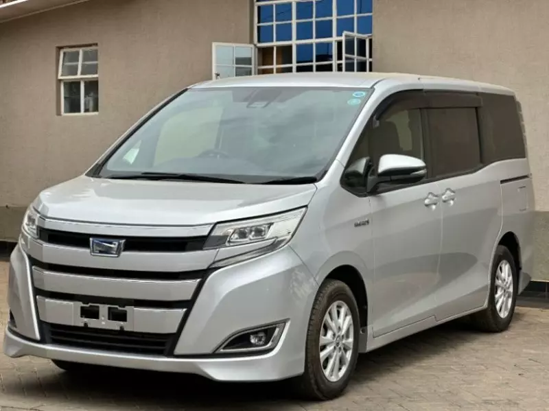 Toyota Noah Hybrid   - 2018