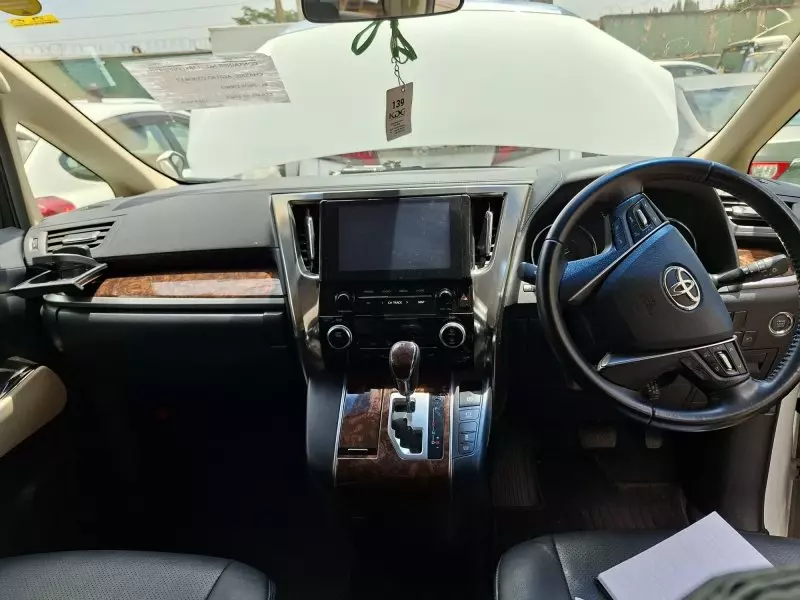Toyota Alphard   - 2020