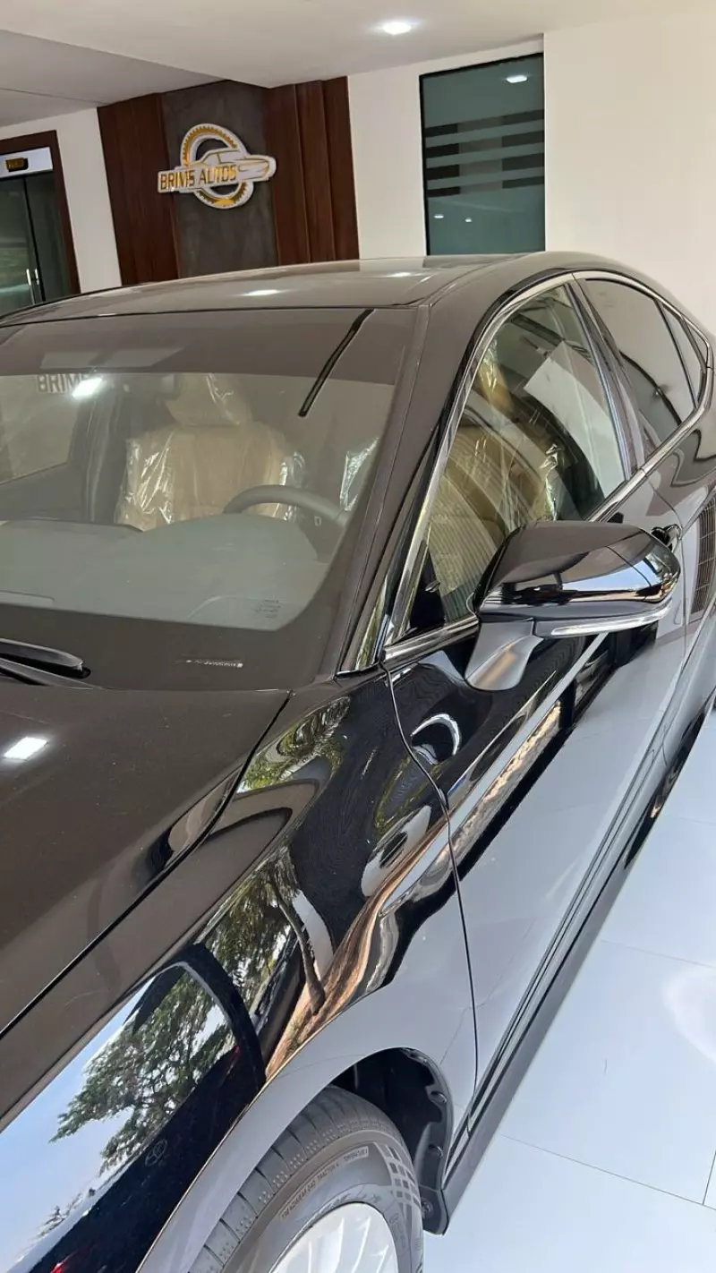 Toyota Camry   - 2025