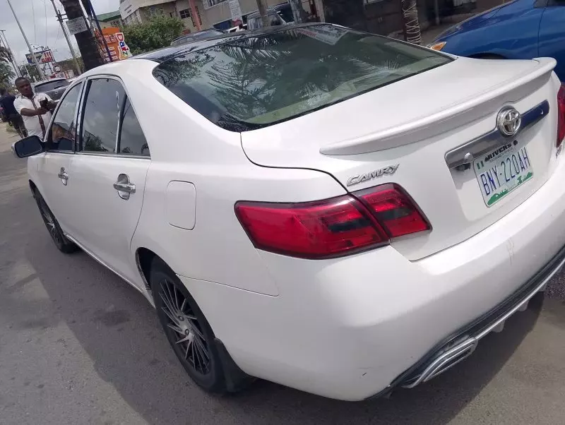 Toyota Camry   - 2010