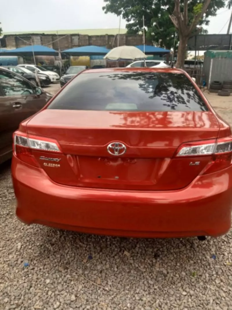 Toyota Camry   - 2012