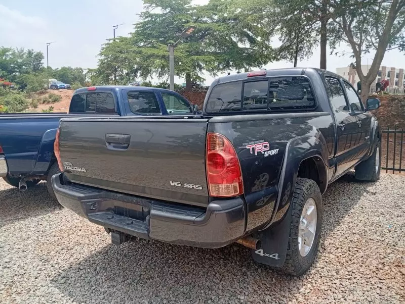 Toyota Tacoma   - 2009