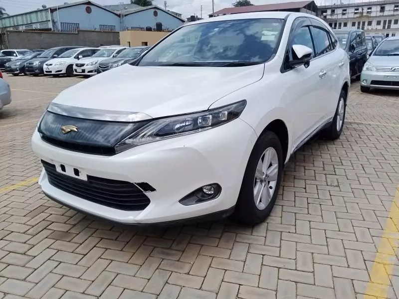 Toyota Harrier   - 2016