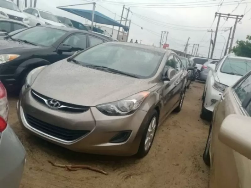 Hyundai Elantra   - 2013