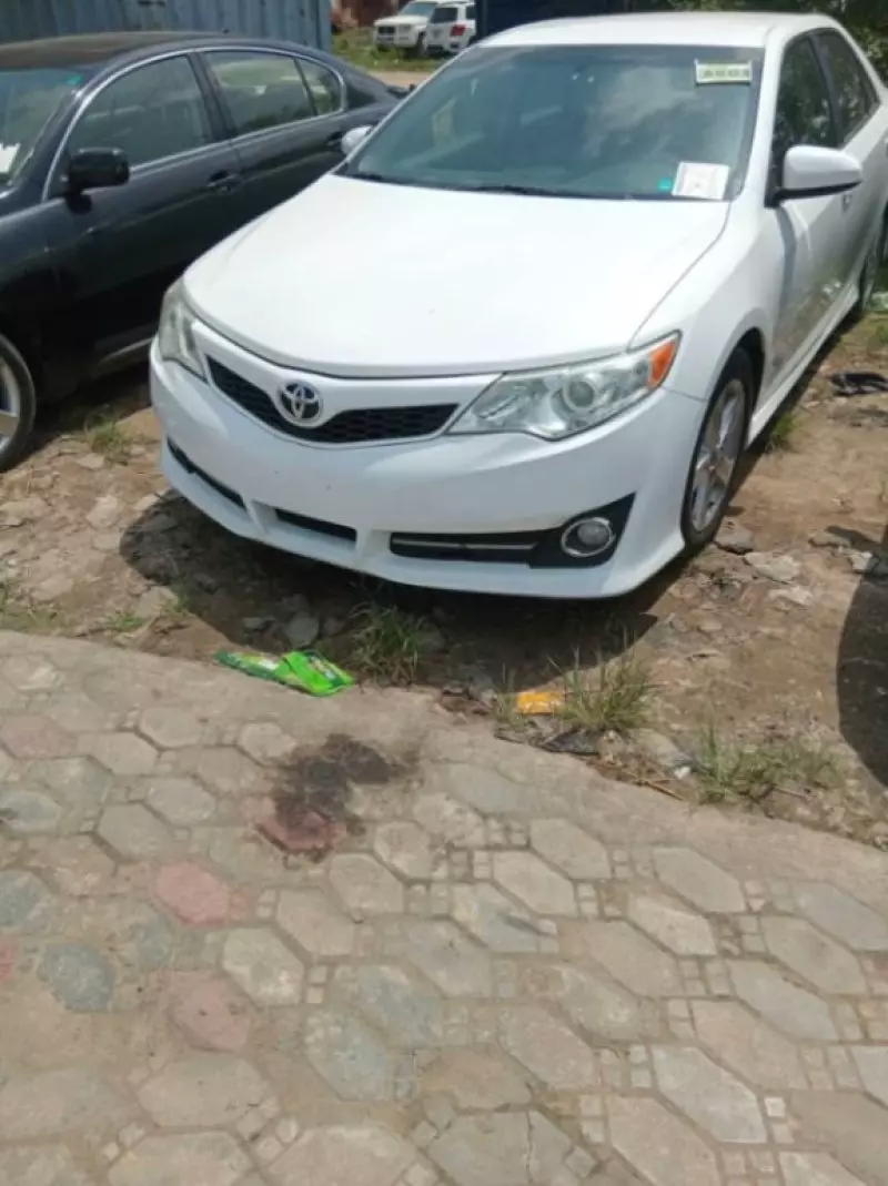 Toyota Camry   - 2014