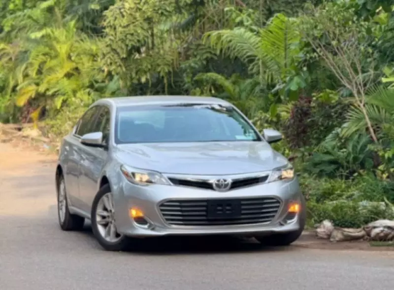 Toyota Avalon   - 2013