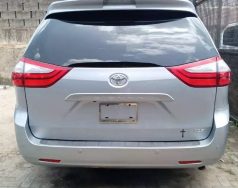 Toyota Sienna   - 2015
