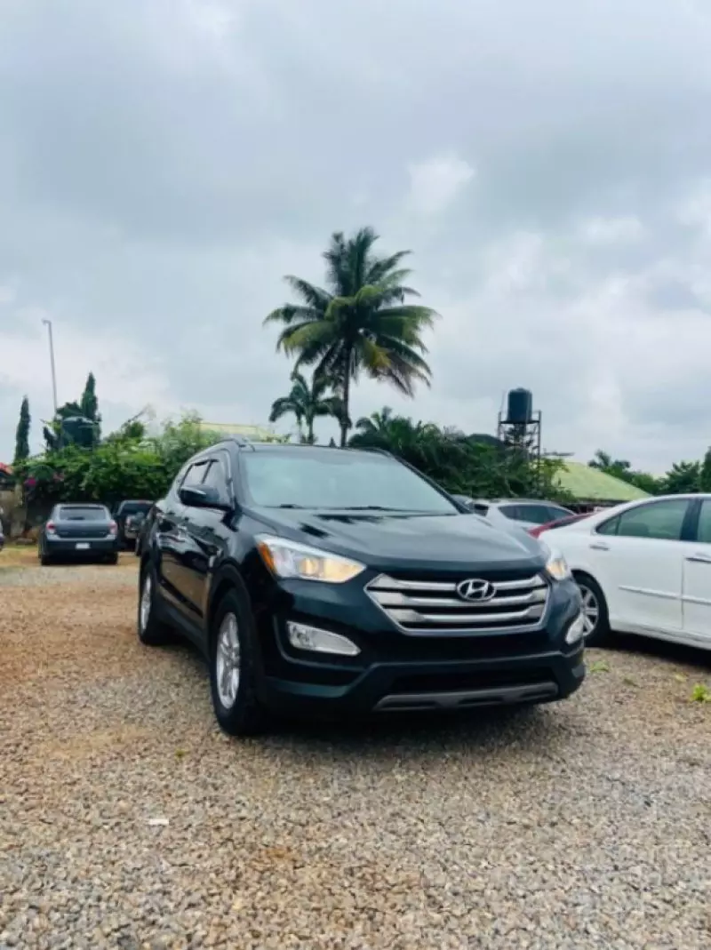 Hyundai Santa Fe   - 2015