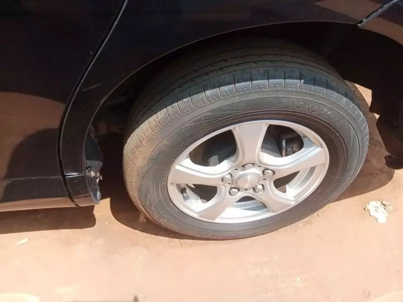 Toyota Noah   - 2012