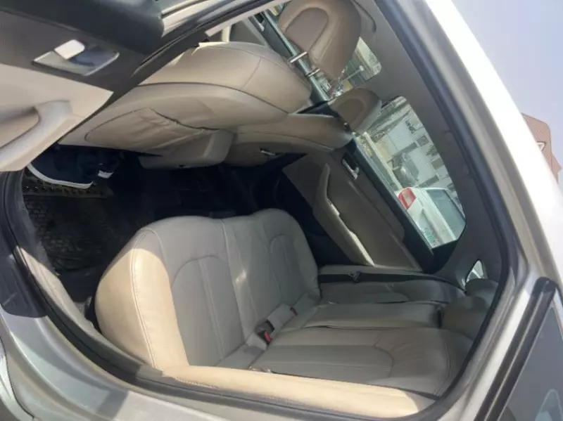 Hyundai Sonata   - 2012