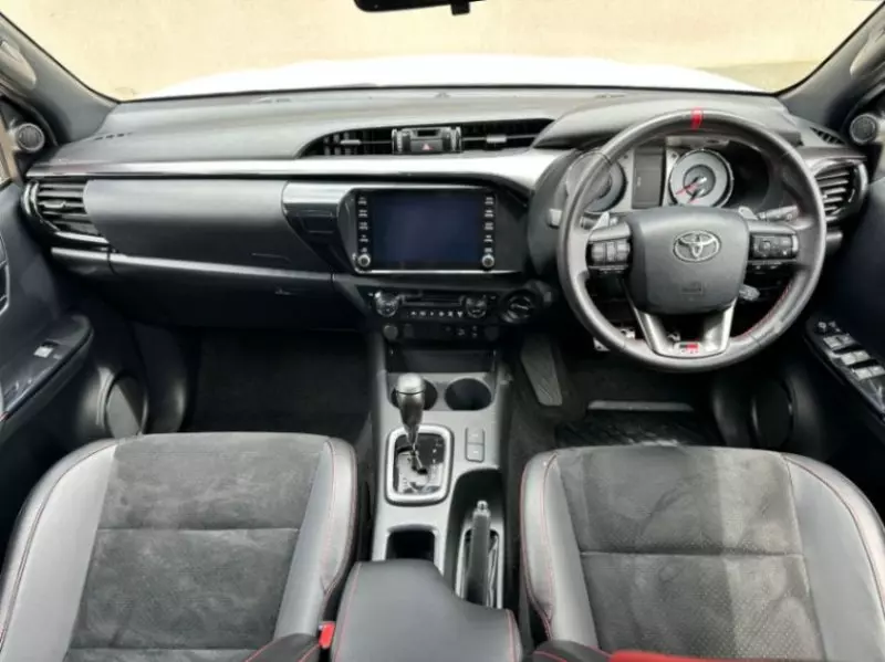 Toyota Hilux   - 2022