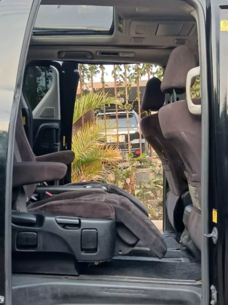 Toyota Vellfire    - 2011
