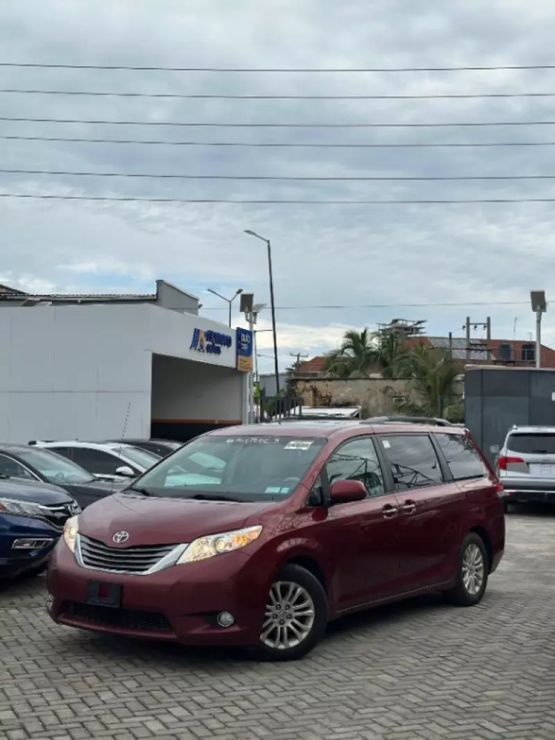 Toyota Sienna   - 2013