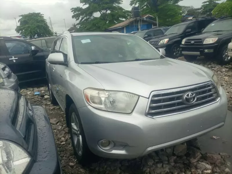 Toyota Highlander   - 2010