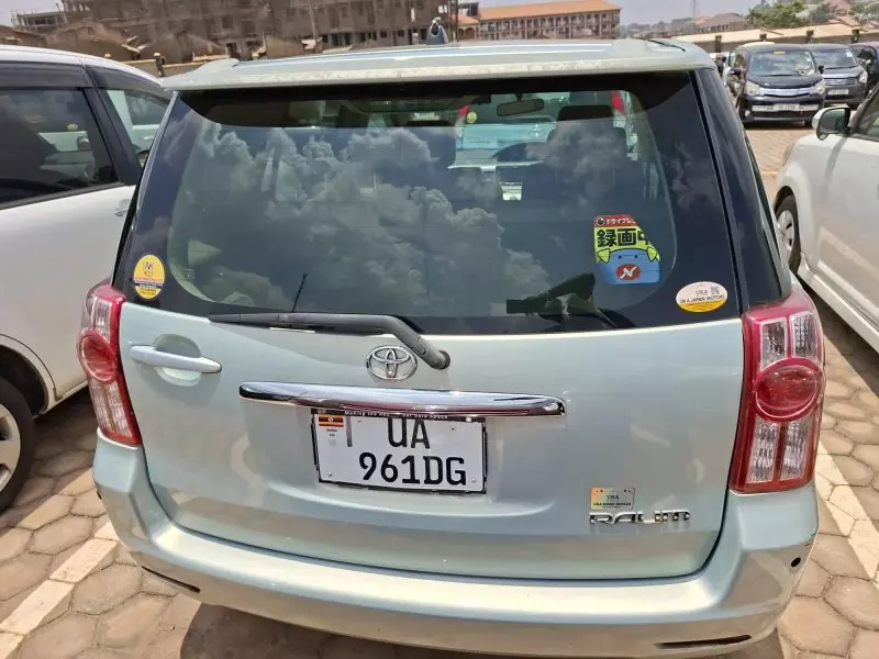 Toyota Raum    - 2012