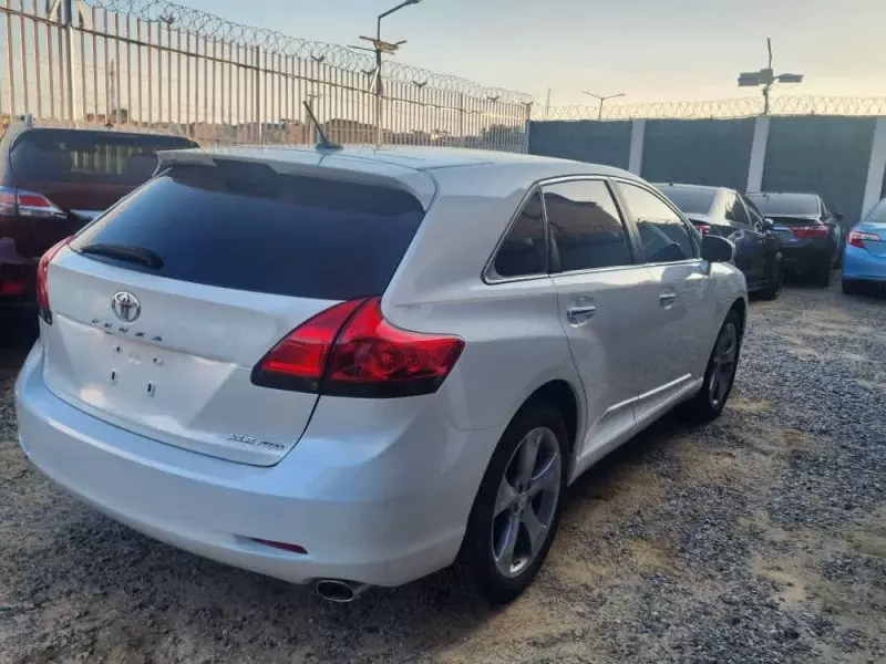 Toyota Venza   - 2012