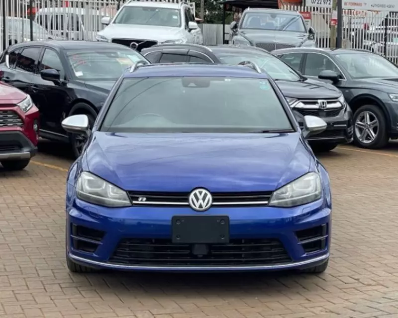 Volkswagen Golf   - 2015