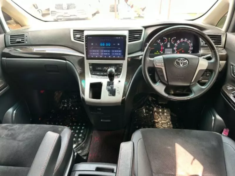 Toyota Vellfire    - 2014