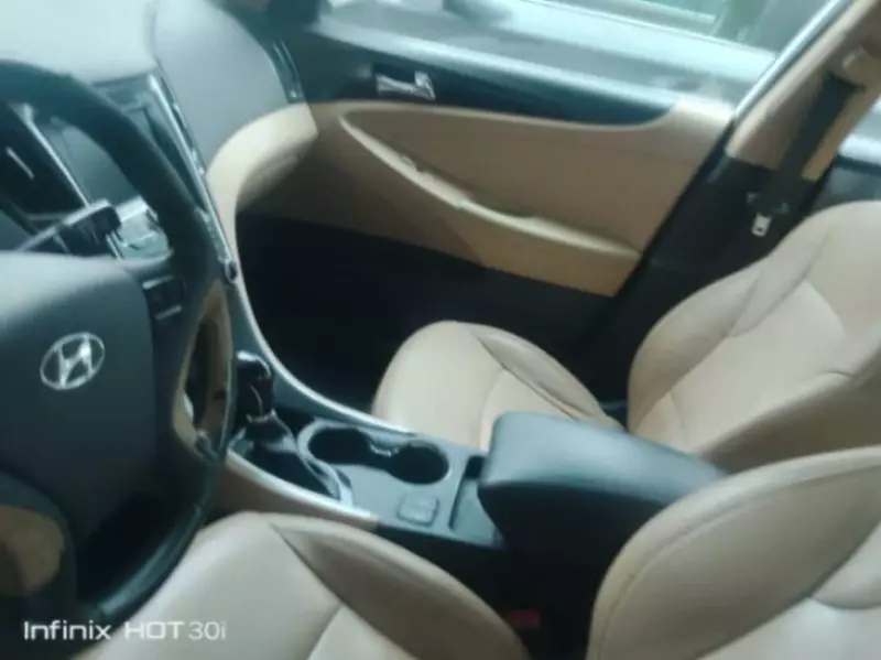 Hyundai Sonata   - 2012
