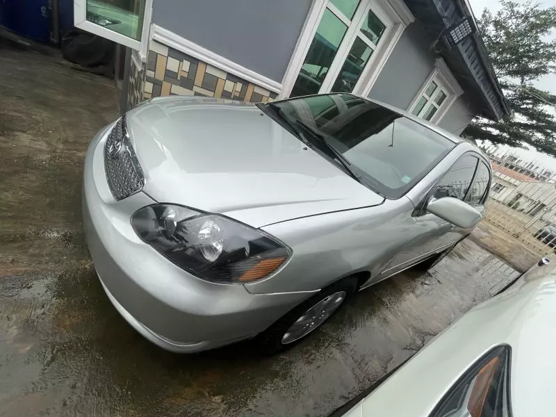 Toyota corolla   - 2011
