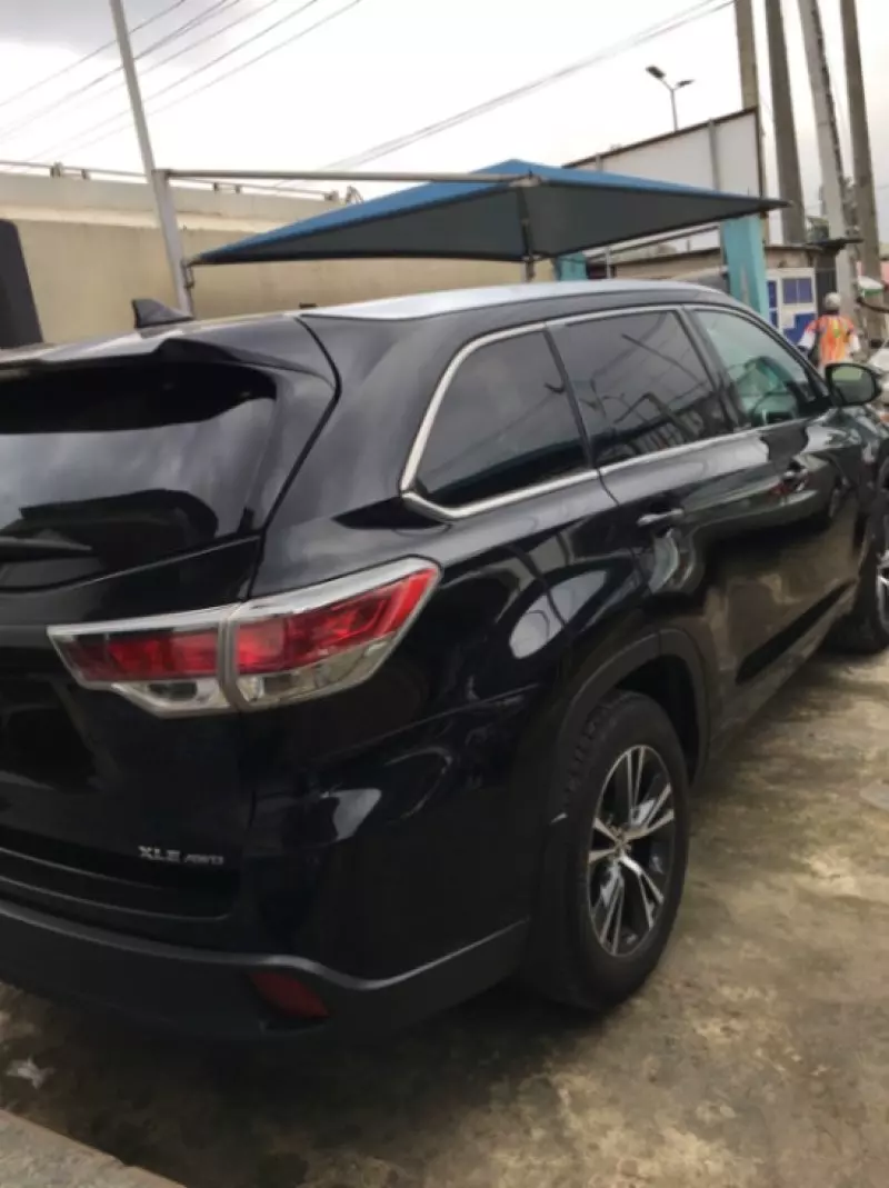 Toyota Highlander   - 2016