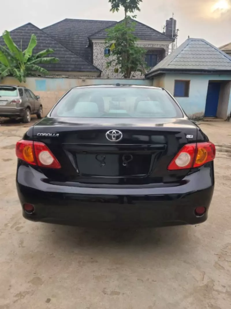 Toyota Corolla   - 2009