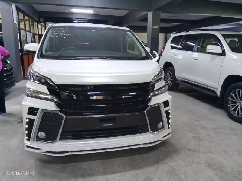 Toyota Vellfire    - 2017