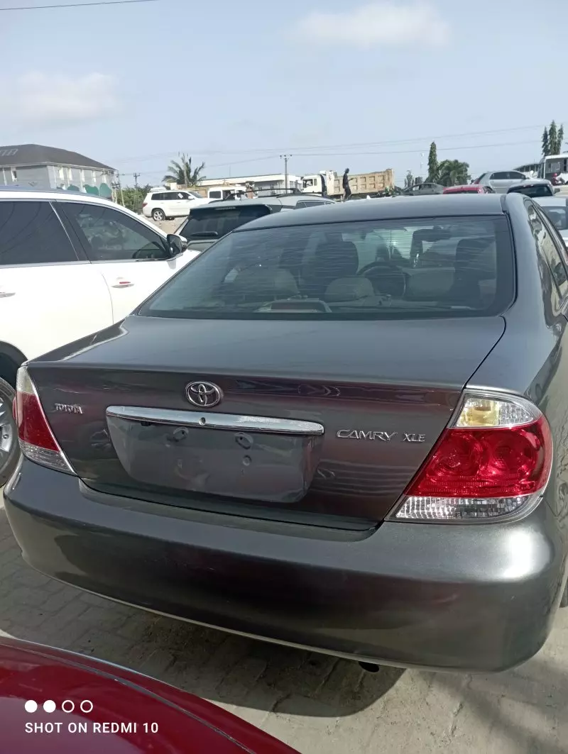 Toyota Camry   - 2005
