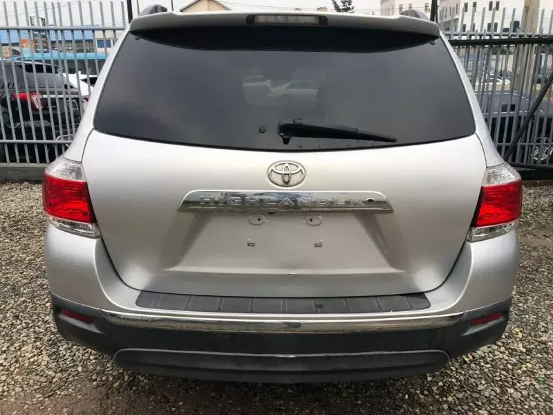 Toyota Highlander   - 2011