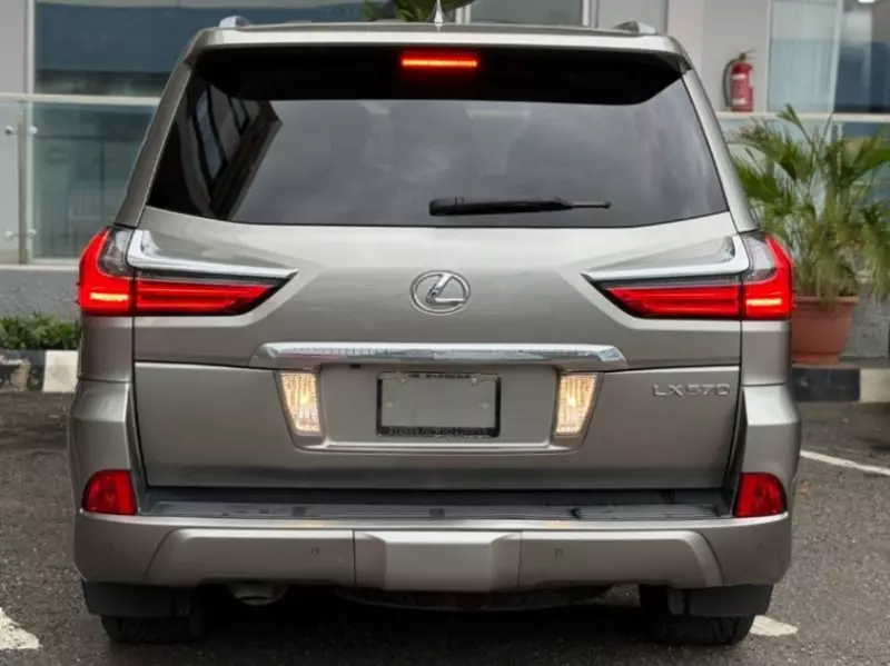 Lexus LX 570   - 2016