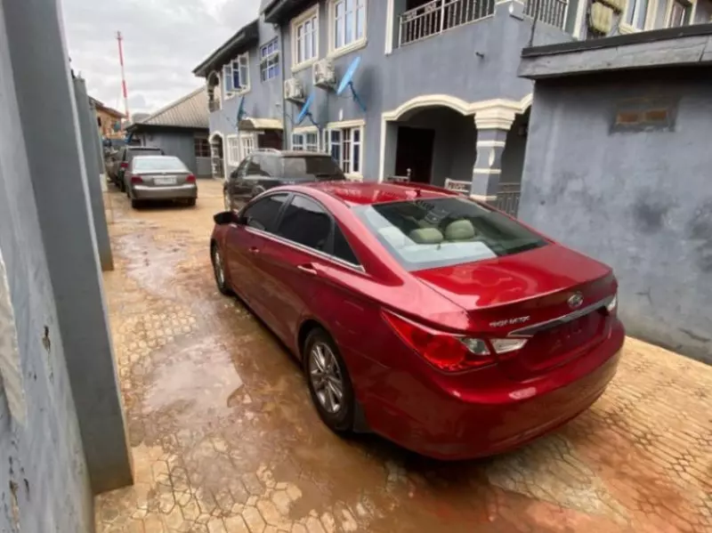 Hyundai Sonata   - 2012