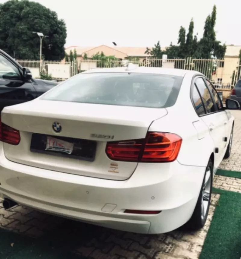 BMW 320i   - 2015