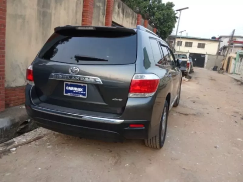 Toyota Highlander   - 2011