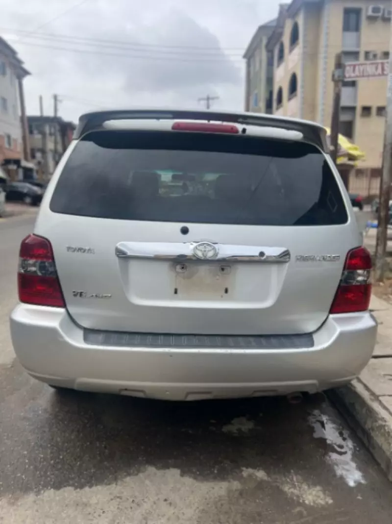 Toyota Highlander   - 2005