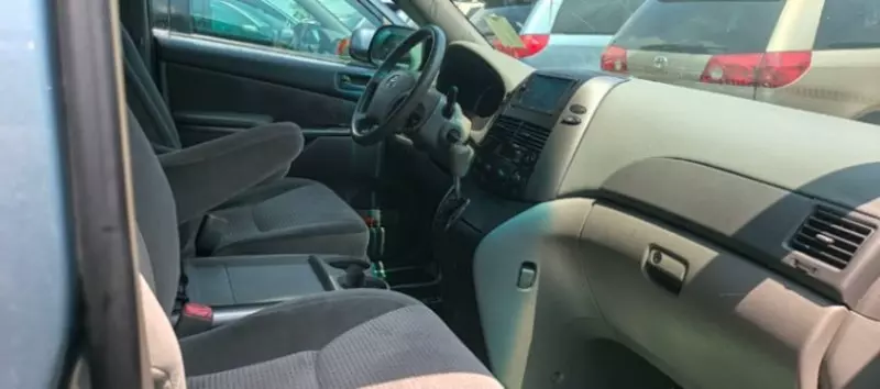 Toyota Sienna   - 2006