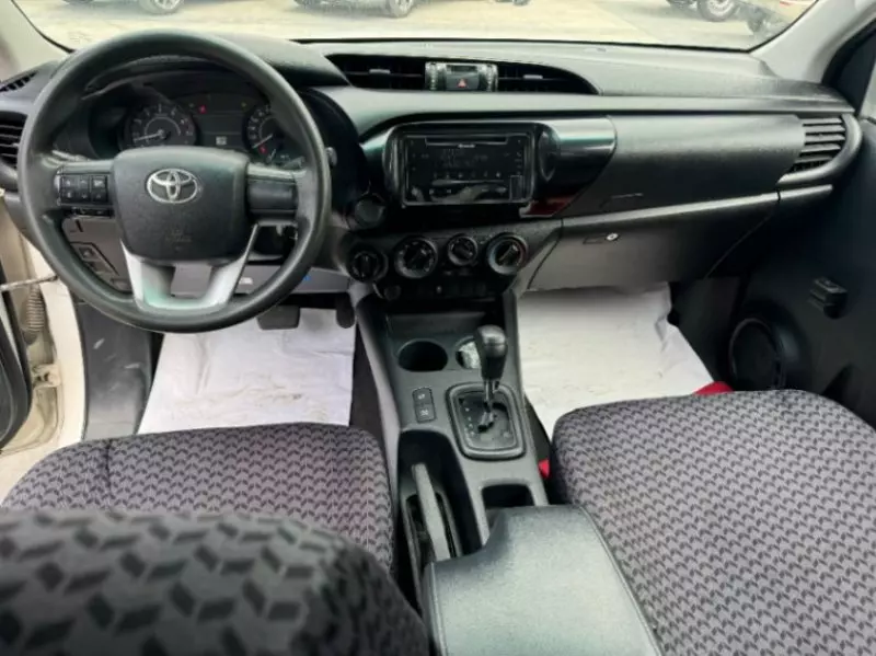 Toyota Hilux   - 2020