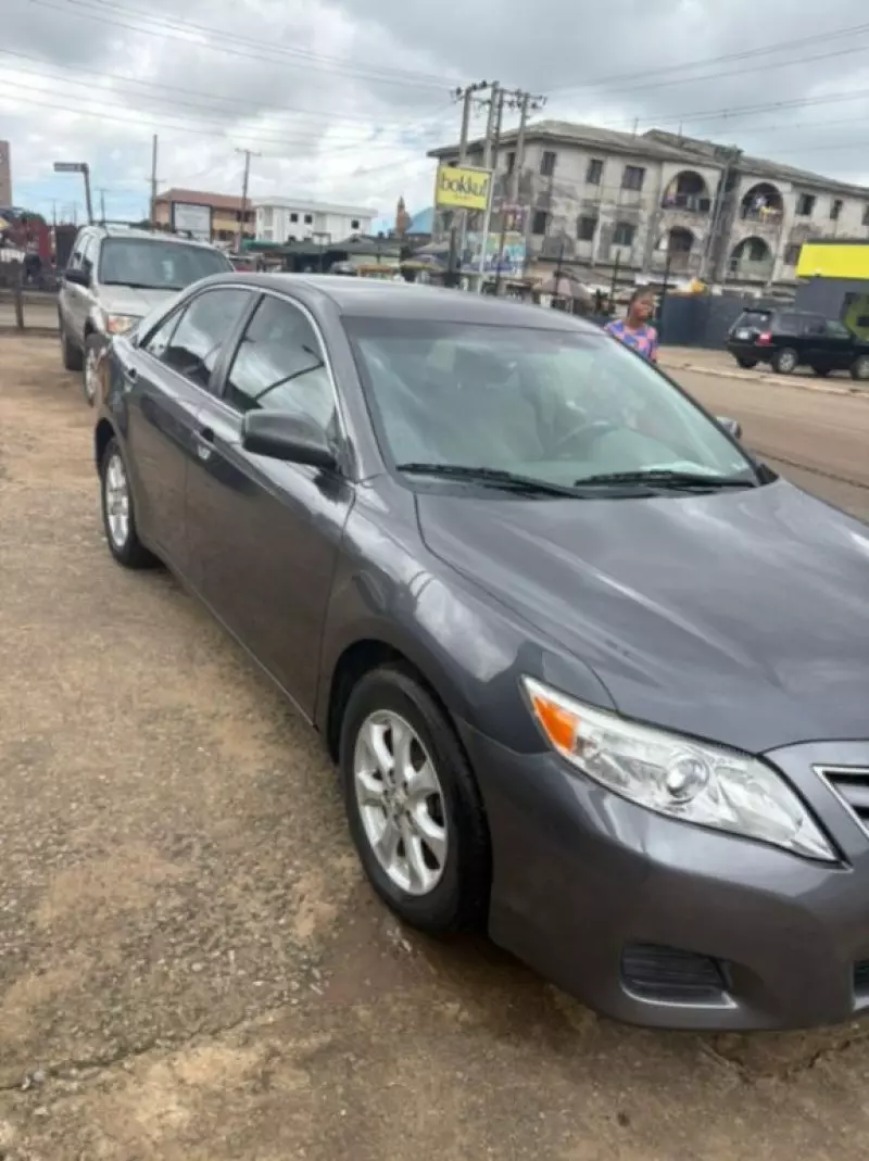 Toyota Camry   - 2011