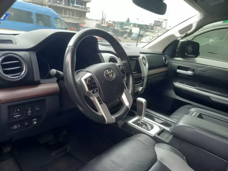 Toyota Tundra   - 2018